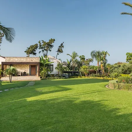 Parrot House בית נופש פלטניאס